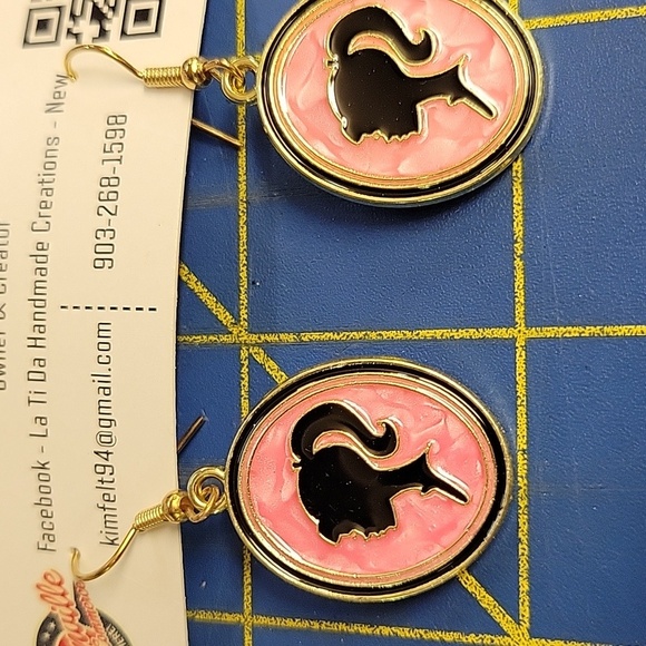 Barbie Silhouette Dangle Earrings Pink & Gold - Picture 1 of 1